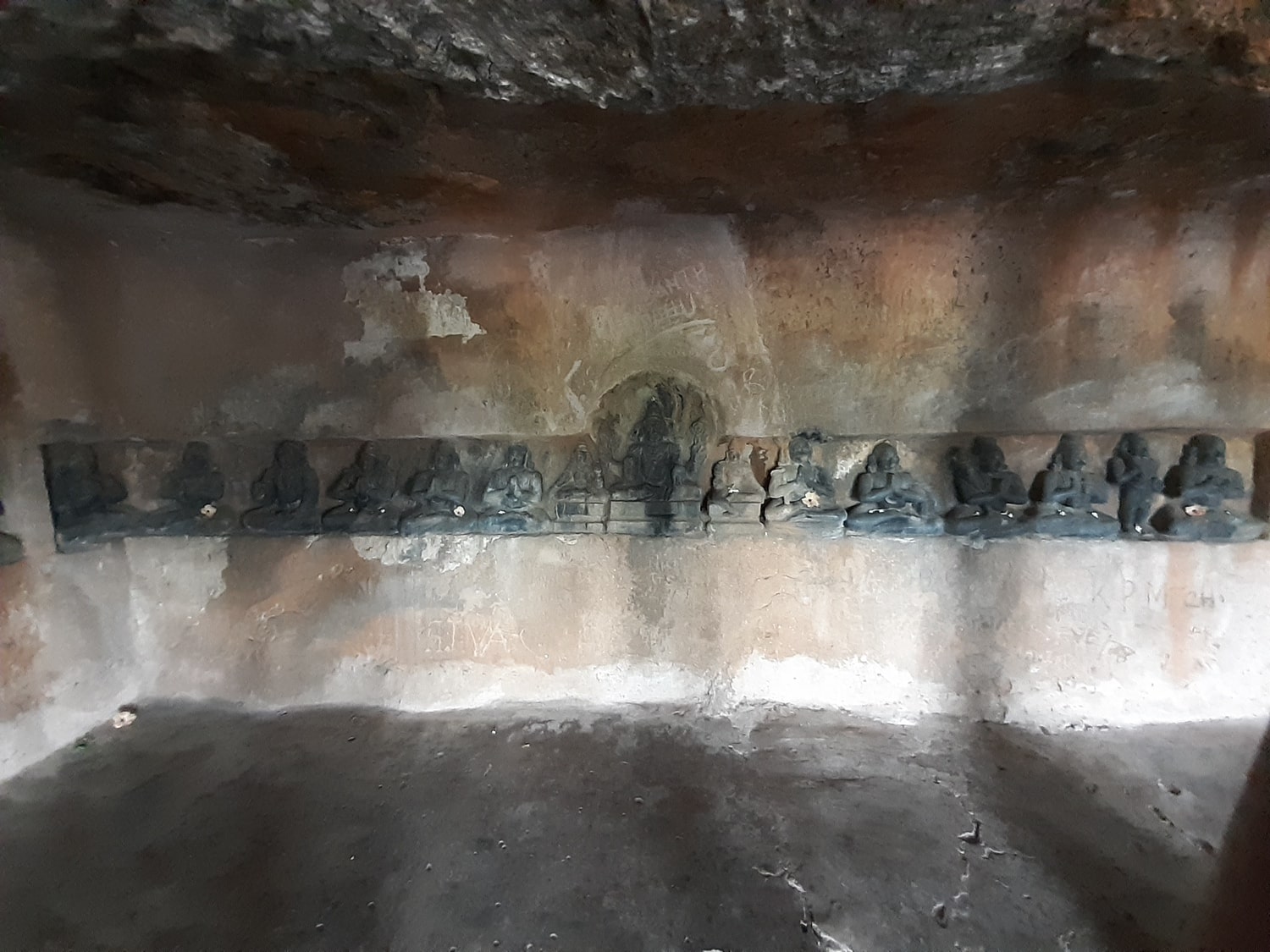 undavalli caves idols, undavalli caves alwars of vishnu