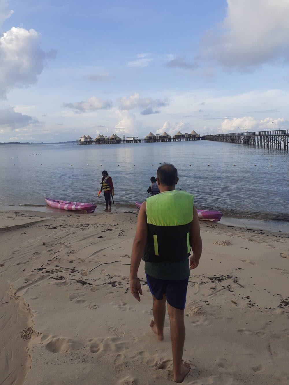 kiki beach kayaking