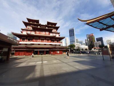 buddha tooth relic temple, singapore budget travel guide