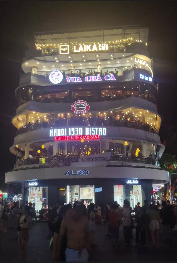 hoan kiem lake walking street