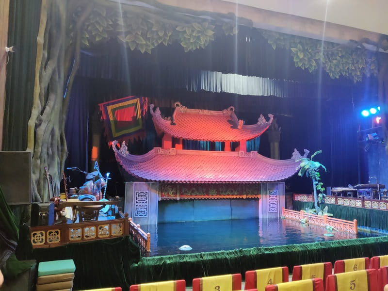 thalong bay water puppet show