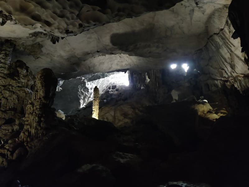 Thien Cung caves