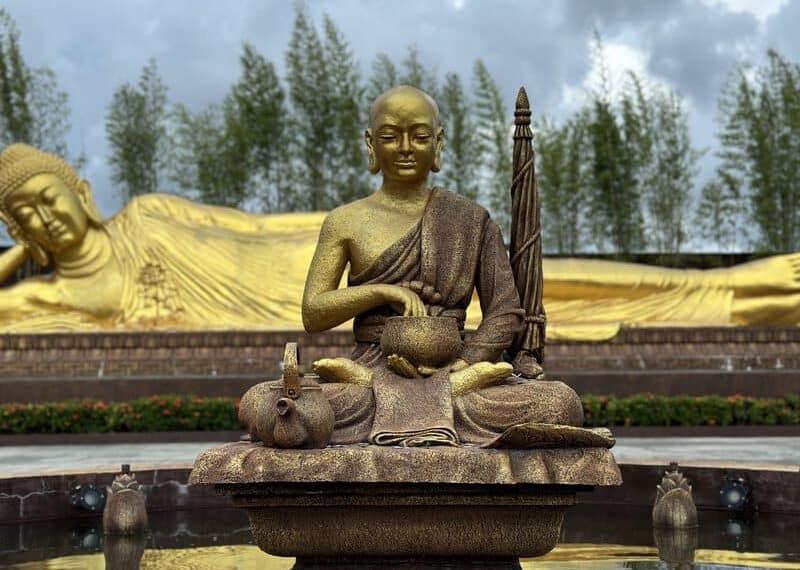 Bintan Travel Blog, sleeping buddha tanjung Uban