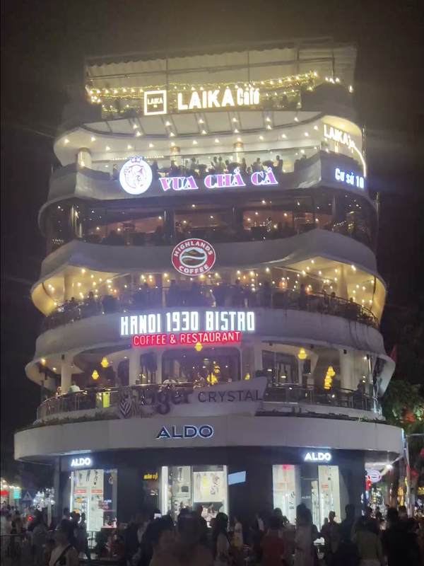 hanoi walking street