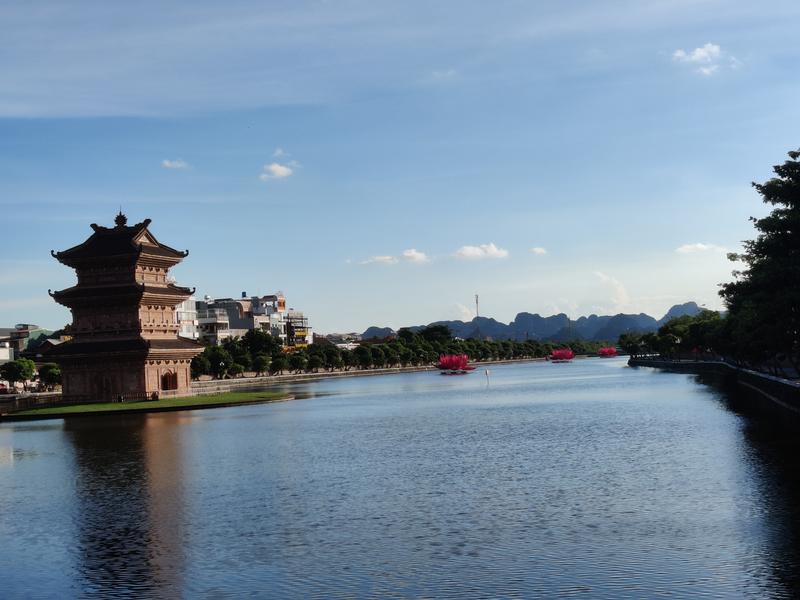 hoa lu lake