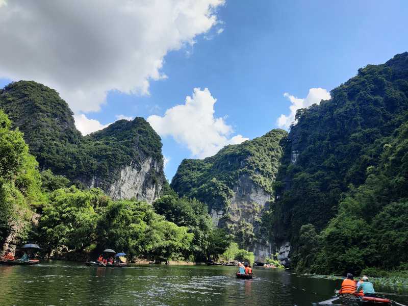 trang an boat tour