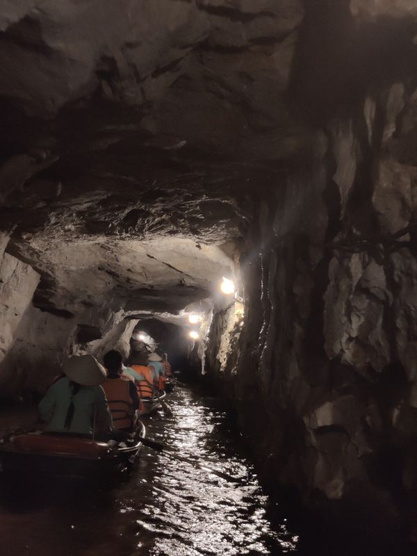 Trang An boat tour cave